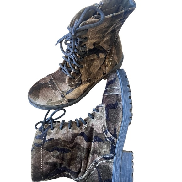 Madden girl Camo boots with a vintage look,  a brown and green colour scheme. - Picture 3 of 3